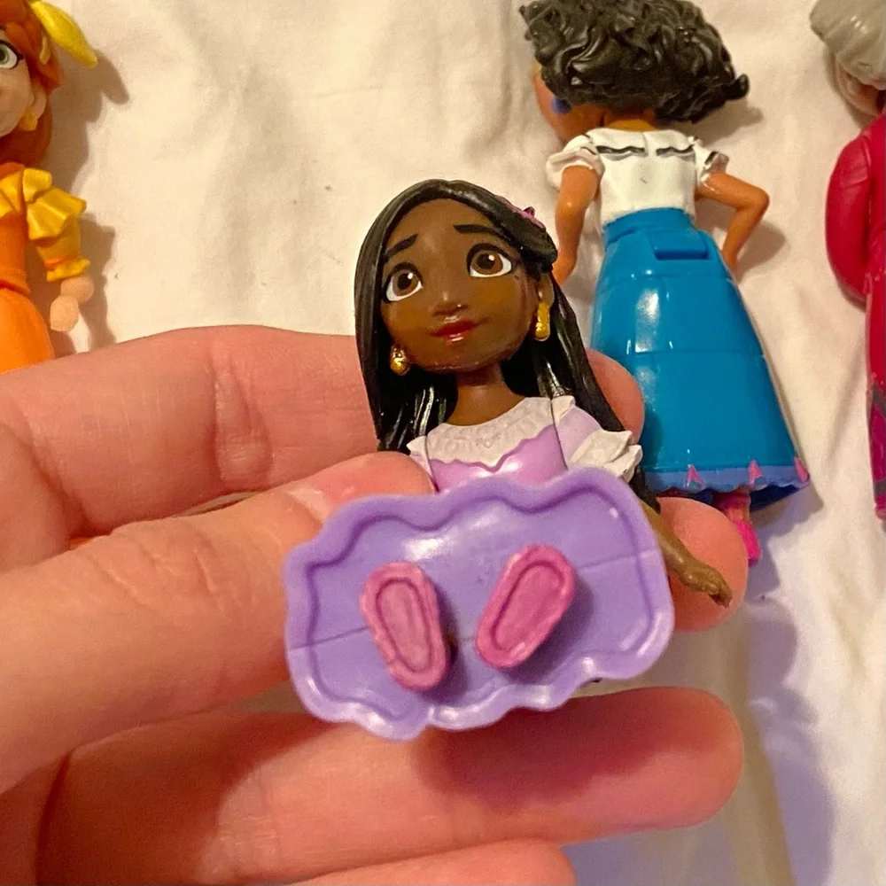 DISNEY ENCANTO (4 piece set) - Picture 6 of 11